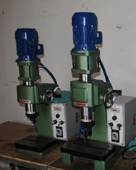 南京廠家怎么選擇合適的氣壓鉚接機?