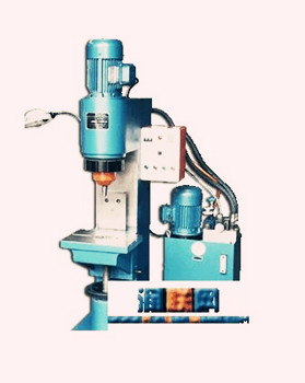 徑向鉚接機(jī)應(yīng)該如何操作?