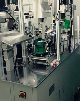 哪些因素會(huì)引起全自動(dòng)送料鉚接機(jī)磨損？